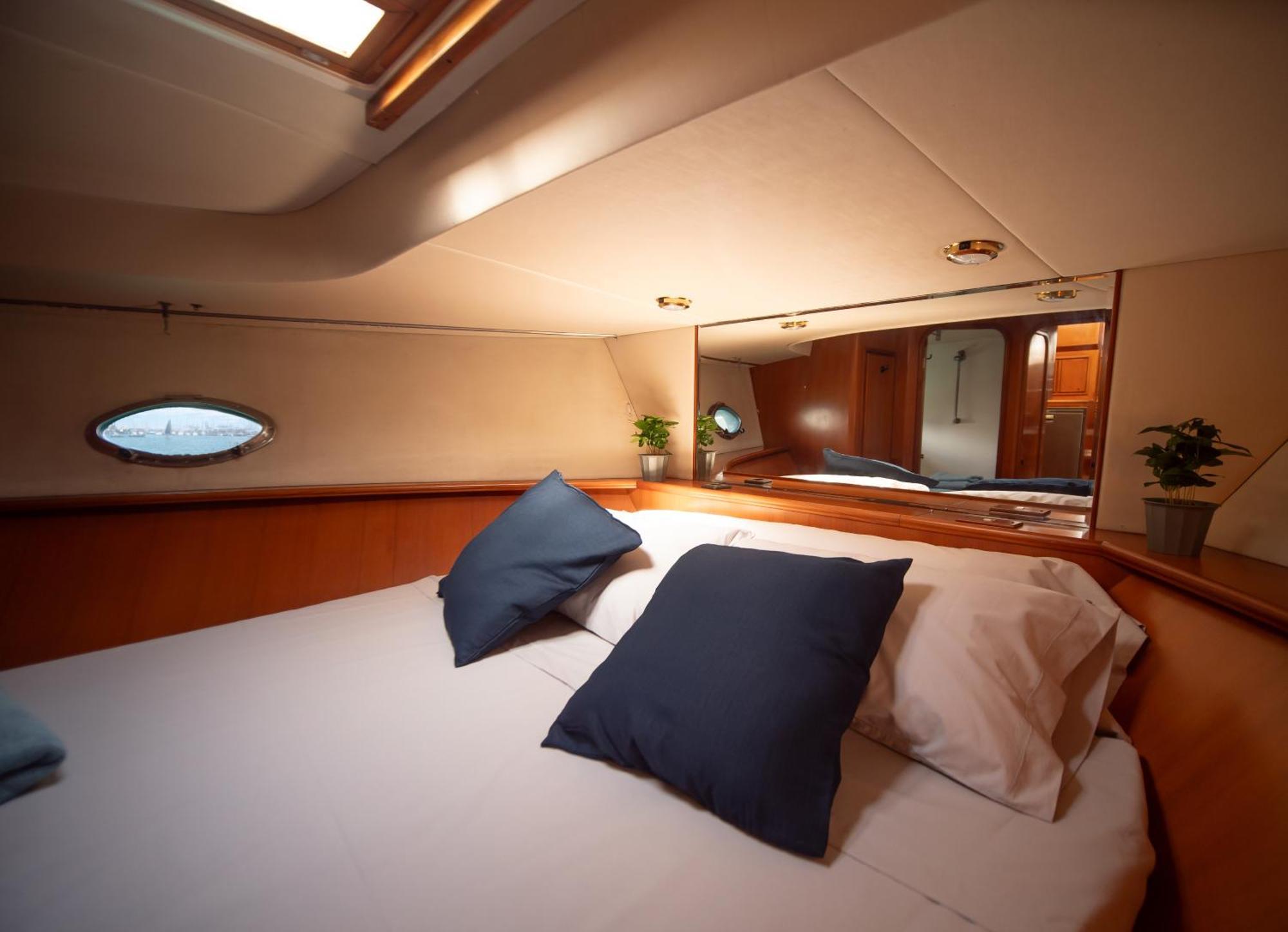Master&Commander Hotell Valencia Exteriör bild